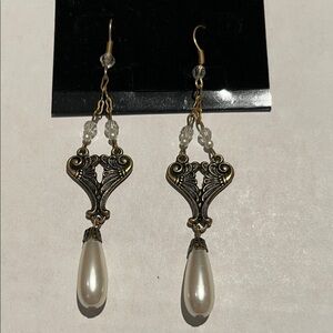 Elegant Gold and Pearl Drop Fashion Earrings